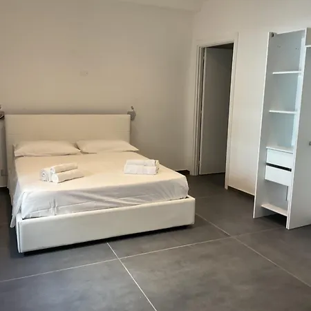 ゲストハウス La Residenza *